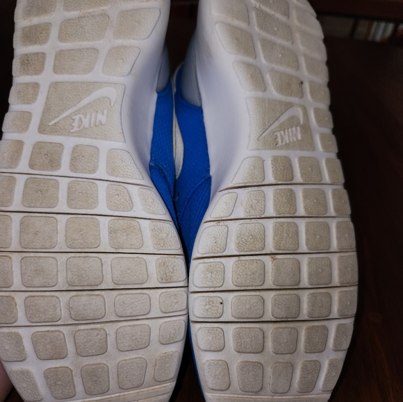 Nike Rosche One Youth Running Shoe - Picture 6 of 7